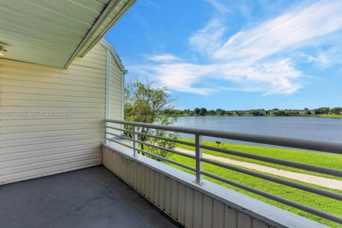 Condominio en alquiler en Oakland Park, Florida, 2 dormitorios, 101.82 m2 № 2327281 - foto 24