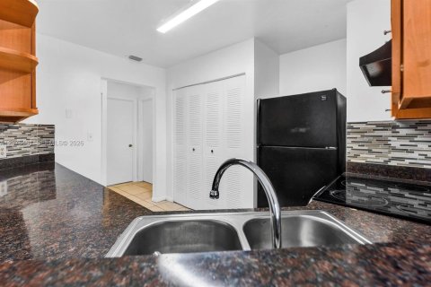 Condominio en alquiler en Oakland Park, Florida, 2 dormitorios, 101.82 m2 № 2327281 - foto 2