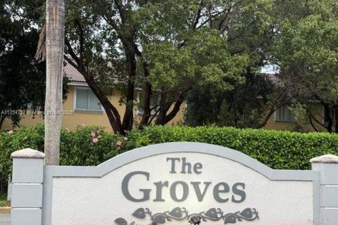 Townhouse in Homestead, Florida 2 bedrooms, 108.32 sq.m. № 1763620 - photo 14