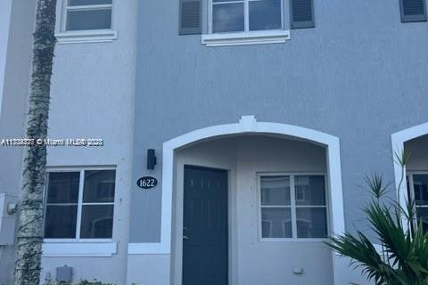 Townhouse in Homestead, Florida 2 bedrooms, 108.32 sq.m. № 1763620 - photo 1