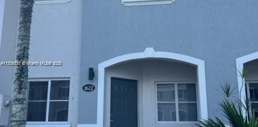 Townhouse in Homestead, Florida 2 bedrooms, 108.32 sq.m. № 1763620