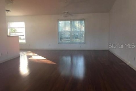 Villa ou maison à louer à Ocala, Floride: 3 chambres, 137.22 m2 № 2419885 - photo 2