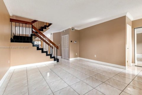 Condominio en alquiler en Miami, Florida, 3 dormitorios, 139.35 m2 № 1931403 - foto 10