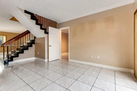 Condominio en alquiler en Miami, Florida, 3 dormitorios, 139.35 m2 № 1931403 - foto 14