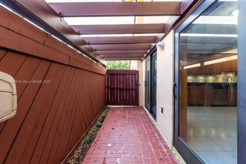 Condominio en alquiler en Miami, Florida, 3 dormitorios, 139.35 m2 № 1931403 - foto 19