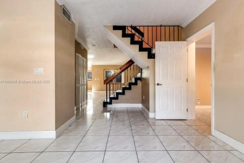 Condominio en alquiler en Miami, Florida, 3 dormitorios, 139.35 m2 № 1931403 - foto 13