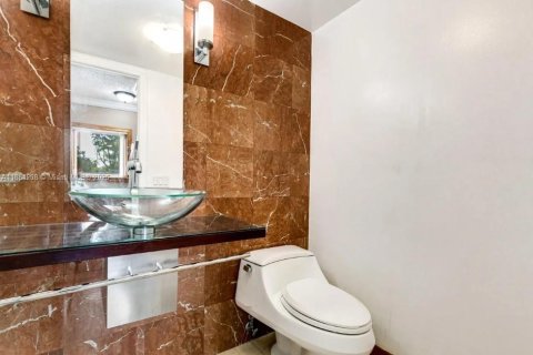 Condominio en alquiler en Miami, Florida, 3 dormitorios, 139.35 m2 № 1931403 - foto 12