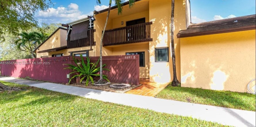 Condominio en Miami, Florida, 3 dormitorios № 1931403