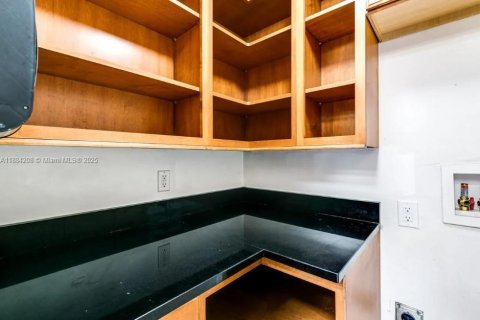 Condominio en alquiler en Miami, Florida, 3 dormitorios, 139.35 m2 № 1931403 - foto 17