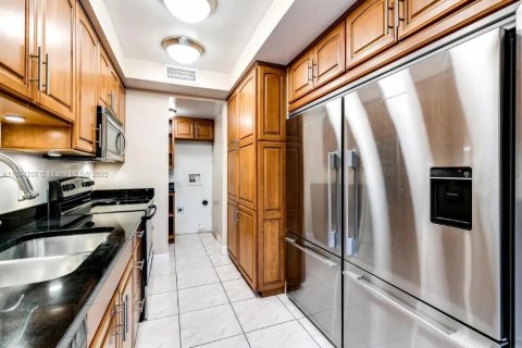 Condominio en alquiler en Miami, Florida, 3 dormitorios, 139.35 m2 № 1931403 - foto 3