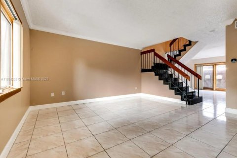 Condominio en alquiler en Miami, Florida, 3 dormitorios, 139.35 m2 № 1931403 - foto 9