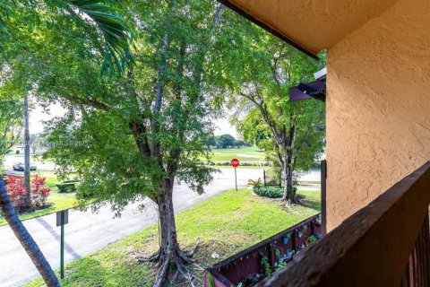 Condominio en alquiler en Miami, Florida, 3 dormitorios, 139.35 m2 № 1931403 - foto 27