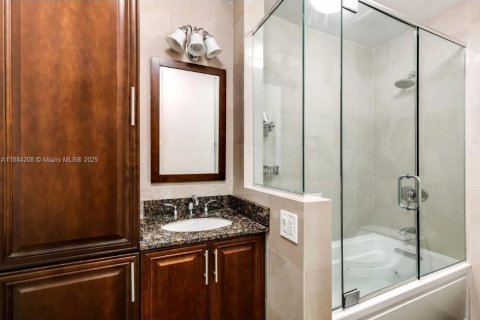 Condominio en alquiler en Miami, Florida, 3 dormitorios, 139.35 m2 № 1931403 - foto 30