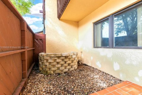 Condominio en alquiler en Miami, Florida, 3 dormitorios, 139.35 m2 № 1931403 - foto 6