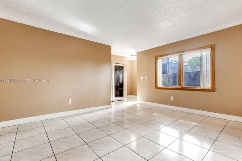 Condominio en alquiler en Miami, Florida, 3 dormitorios, 139.35 m2 № 1931403 - foto 11