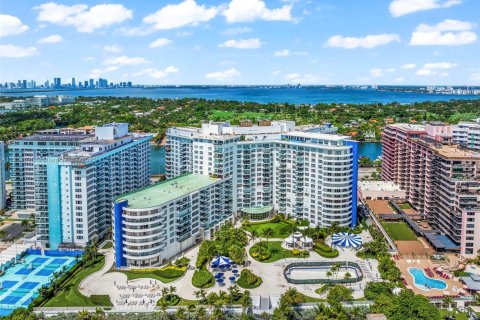 Condo in Miami Beach, Florida, 2 bedrooms  № 1860155 - photo 14