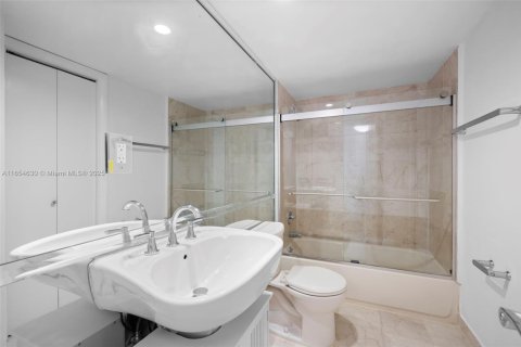 Condo in Miami Beach, Florida, 2 bedrooms  № 1860155 - photo 10