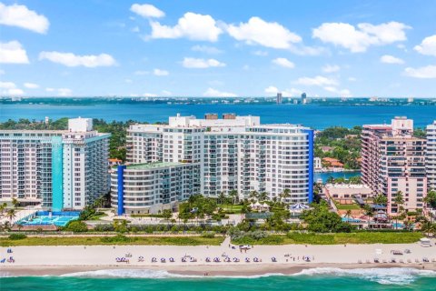 Condo in Miami Beach, Florida, 2 bedrooms  № 1860155 - photo 7