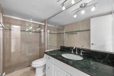 Condo in Miami Beach, Florida, 2 bedrooms  № 1860155 - photo 12