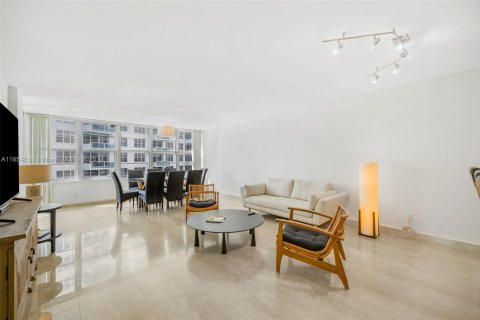 Condo in Miami Beach, Florida, 2 bedrooms  № 1860155 - photo 3