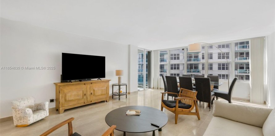 Condo in Miami Beach, Florida, 2 bedrooms  № 1860155