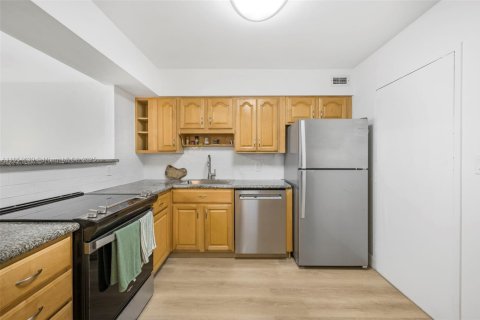 Condo in Miami Beach, Florida, 2 bedrooms  № 1860155 - photo 6