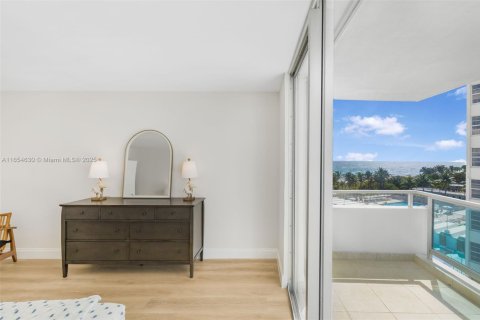 Condo in Miami Beach, Florida, 2 bedrooms  № 1860155 - photo 9