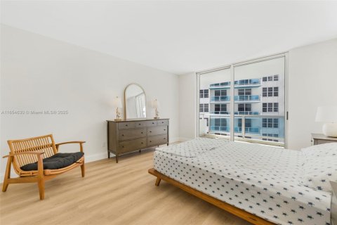 Condo in Miami Beach, Florida, 2 bedrooms  № 1860155 - photo 11