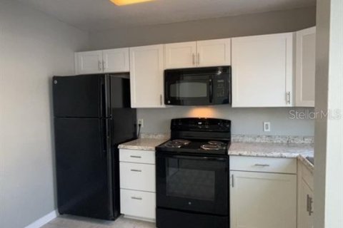 Adosado en alquiler en Kissimmee, Florida, 2 dormitorios, 103.86 m2 № 1873917 - foto 2