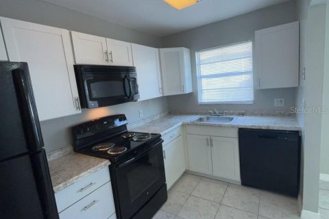 Adosado en alquiler en Kissimmee, Florida, 2 dormitorios, 103.86 m2 № 1873917 - foto 3