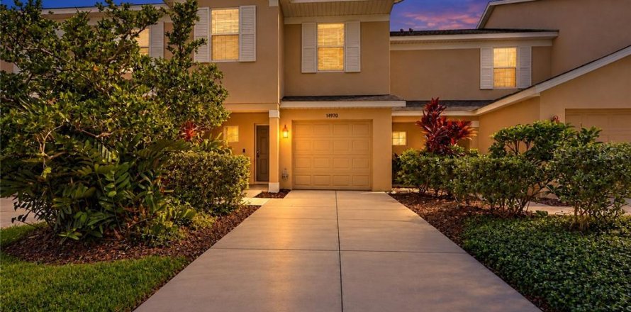 Townhouse in Lakewood Ranch, Florida 3 bedrooms, 125.98 sq.m. № 2402760