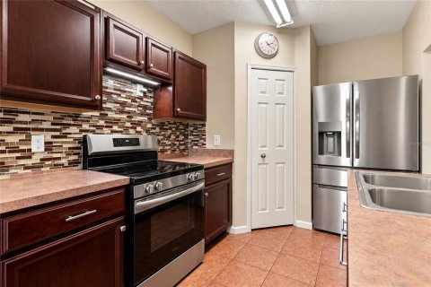Townhouse in Lakewood Ranch, Florida 3 bedrooms, 125.98 sq.m. № 2402760 - photo 7