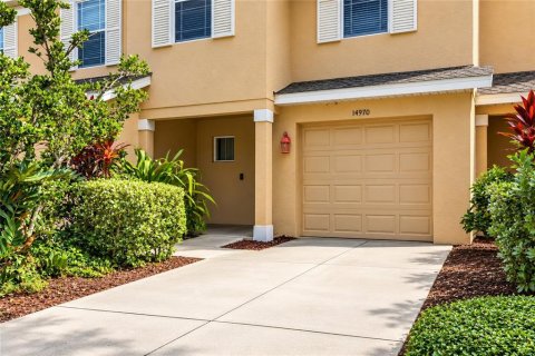 Townhouse in Lakewood Ranch, Florida 3 bedrooms, 125.98 sq.m. № 2402760 - photo 3