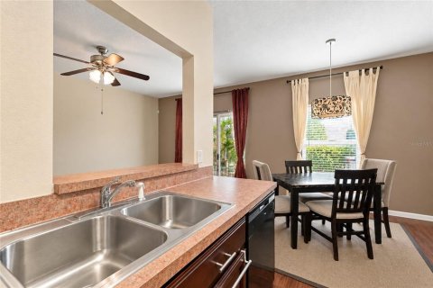 Townhouse in Lakewood Ranch, Florida 3 bedrooms, 125.98 sq.m. № 2402760 - photo 9