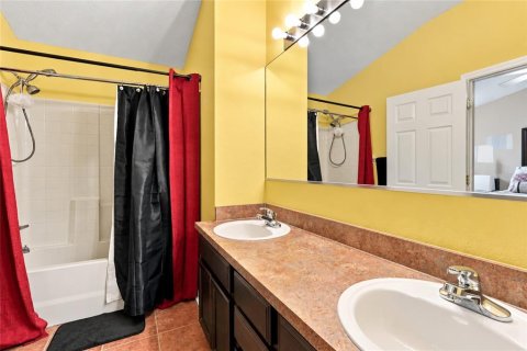 Townhouse in Lakewood Ranch, Florida 3 bedrooms, 125.98 sq.m. № 2402760 - photo 21