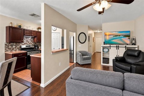 Townhouse in Lakewood Ranch, Florida 3 bedrooms, 125.98 sq.m. № 2402760 - photo 5