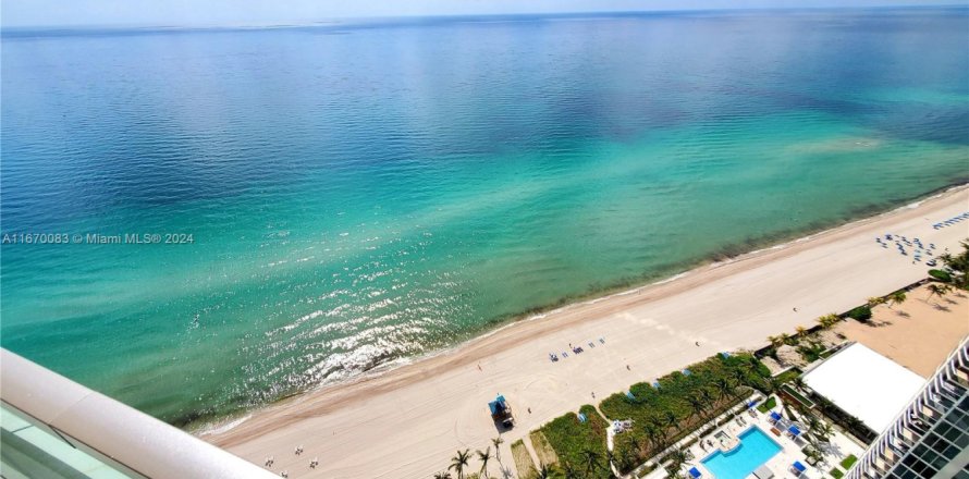 Condo à Sunny Isles Beach, Floride, 5 chambres  № 1707417