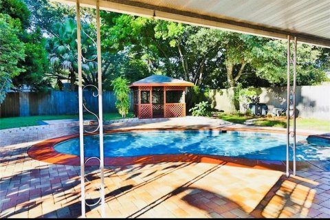 House in Tampa, Florida 3 bedrooms, 139.82 sq.m. № 2225864 - photo 12