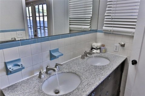 House in Tampa, Florida 3 bedrooms, 139.82 sq.m. № 2225864 - photo 8