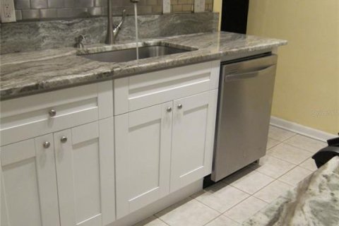 House in Tampa, Florida 3 bedrooms, 139.82 sq.m. № 2225864 - photo 3
