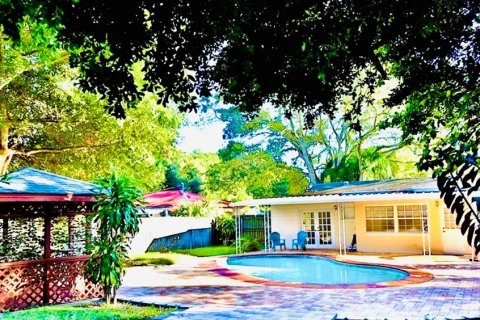 House in Tampa, Florida 3 bedrooms, 139.82 sq.m. № 2225864 - photo 11