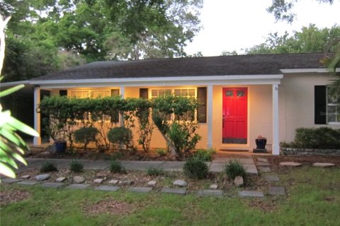 House in Tampa, Florida 3 bedrooms, 139.82 sq.m. № 2225864 - photo 2