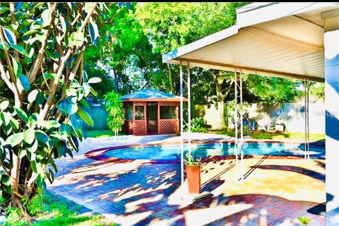 House in Tampa, Florida 3 bedrooms, 139.82 sq.m. № 2225864