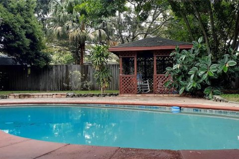 House in Tampa, Florida 3 bedrooms, 139.82 sq.m. № 2225864 - photo 13