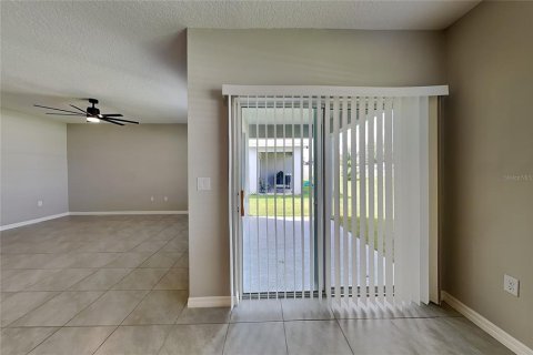 House in Davenport, Florida 3 bedrooms, 160.26 sq.m. № 2383438 - photo 4