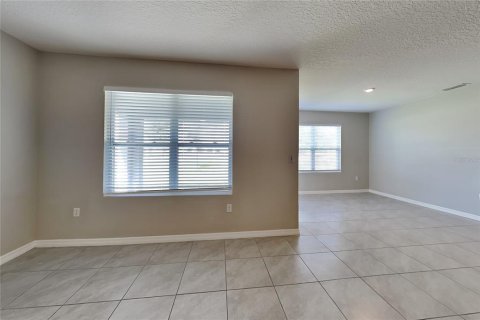 House in Davenport, Florida 3 bedrooms, 160.26 sq.m. № 2383438 - photo 3