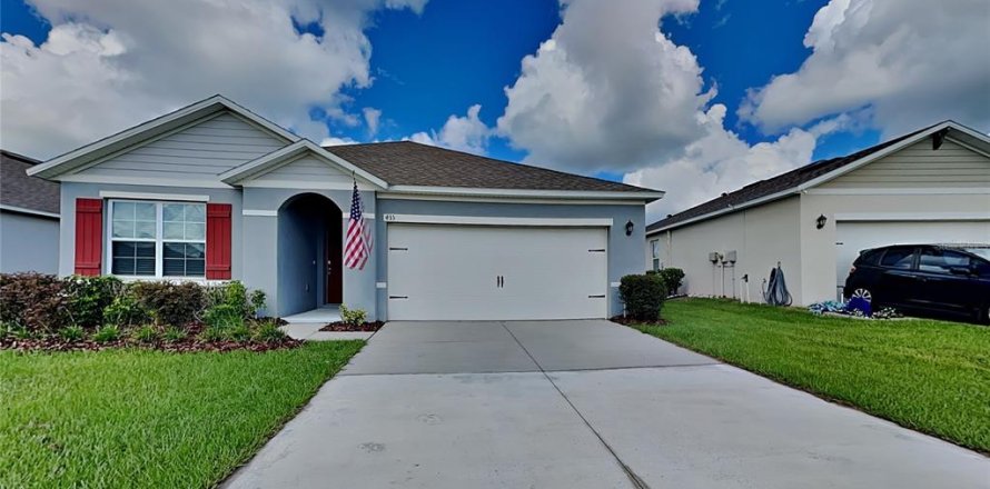 House in Davenport, Florida 3 bedrooms, 160.26 sq.m. № 2383438