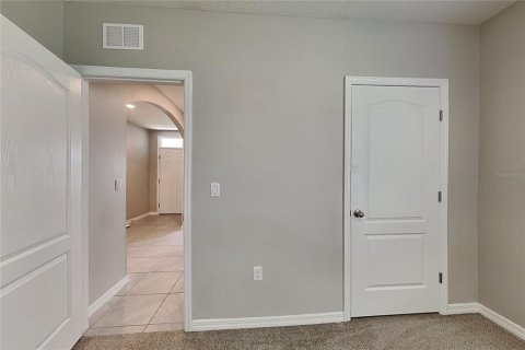 House in Davenport, Florida 3 bedrooms, 160.26 sq.m. № 2383438 - photo 12
