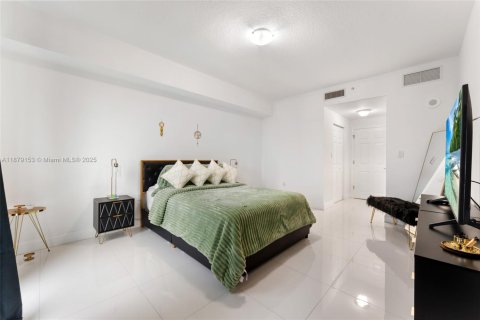 Condo in Hollywood, Florida, 2 bedrooms № 1927847 - photo 10