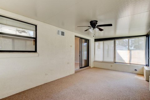 House in Edgewater, Florida 3 bedrooms, 137.5 sq.m. № 1916252 - photo 7